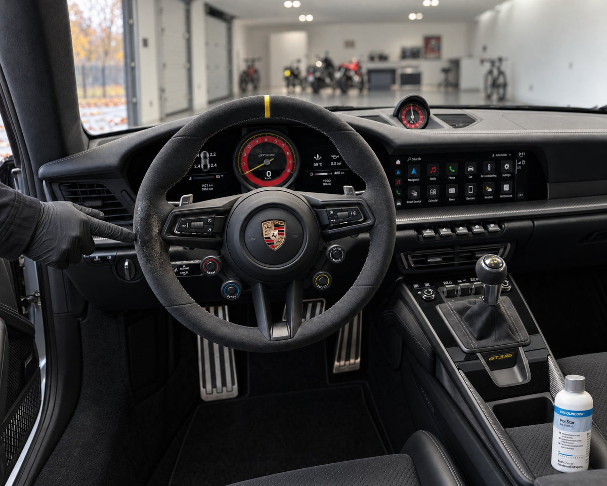 Detailing1 Czyszczenie kierownicy z Alcantary — tłusty połysk na dziewiątej w Porsche 911 GT3 RS, COLOURLOCK Pol Star
