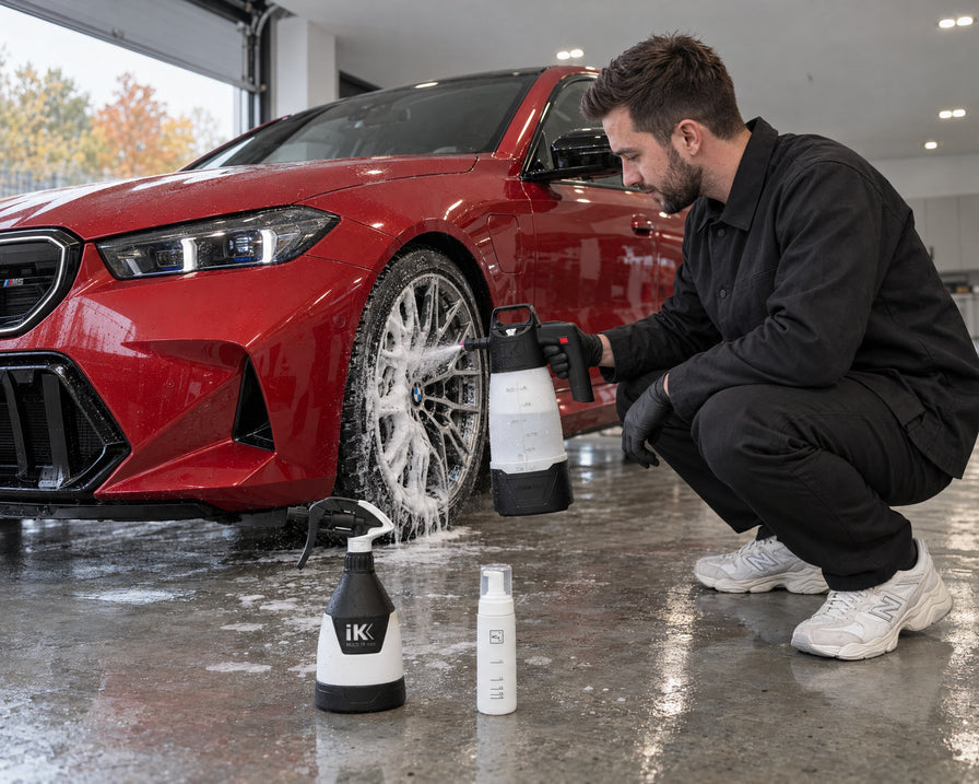 Detailing1 Spotlight: iK e Foam Pro 2 pieni felgę, iK TR Mini 360º i Koch-Chemie Foamer Bottle przy BMW M5