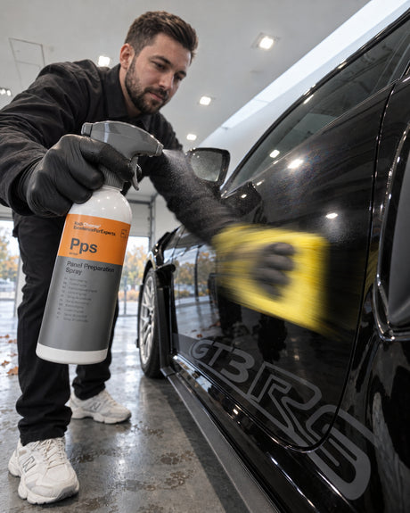 Detailing1 kontrola lakieru — Daniel pryska Koch-Chemie Panel Preparation Spray Pps na drzwi i przeciera mikrofibrą