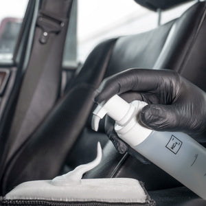 Detailing1 COLOURLOCK Smooth Leather Care Set — piana czyszcząca z Foamer Bottle na padzie